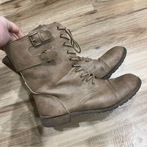 Combat boots